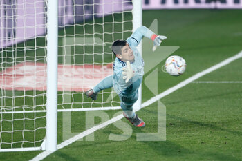 2020-11-28 - Thibaut Courtois of Real Madrid can not stop the penalty shooted by Lucas Perez of Alaves during the Spanish championship La Liga football match between Real Madrid and Deportivo Alaves on november 28, 2020 at Alfredo Di Stefano stadium in Valdebebas, Madrid, Spain - Photo Oscar J Barroso / Spain DPPI / DPPI - REAL MADRID VS DEPORTIVO ALAVES - SPANISH LA LIGA - SOCCER