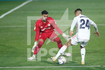 2020-11-28 - Mariano Diaz of Real Madrid and Fernando Pacheco of Alaves in action during the Spanish championship La Liga football match between Real Madrid and Deportivo Alaves on november 28, 2020 at Alfredo Di Stefano stadium in Valdebebas, Madrid, Spain - Photo Oscar J Barroso / Spain DPPI / DPPI - REAL MADRID VS DEPORTIVO ALAVES - SPANISH LA LIGA - SOCCER