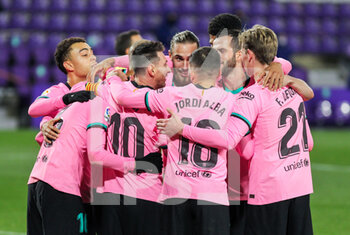 2020-12-22 - Lionel Messi of FC Barcelona celebrates a goal with teammates during the Spanish championship La Liga football match between Real Valladolid and FC Barcelona on December 22, 2020 at Jose Zorrilla stadium in Valladolid, Spain - Photo Irina RH / Spain DPPI / DPPI - REAL VALLADOLID VS FC BARCELONA - SPANISH LA LIGA - SOCCER