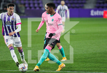 2020-12-22 - Junior Firpo of FC Barcelona in action during the Spanish championship La Liga football match between Real Valladolid and FC Barcelona on December 22, 2020 at Jose Zorrilla stadium in Valladolid, Spain - Photo Irina RH / Spain DPPI / DPPI - REAL VALLADOLID VS FC BARCELONA - SPANISH LA LIGA - SOCCER