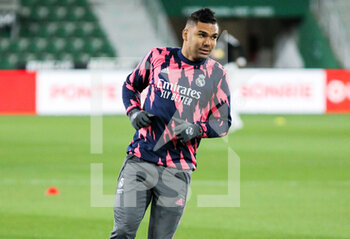 2020-12-30 - Carlos Henrique Casemiro of Real Madrid CF warms up during the Spanish championship La Liga football match between Elche CF and Real Madrid CF on December 30, 2020 at Martinez Valero stadium in Elche, Alicante, Spain - Photo Irina R Hipolito / Spain DPPI / DPPI - ELCHE CF VS REAL MADRID CF - SPANISH LA LIGA - SOCCER