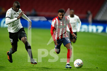 2021-01-24 - Thomas Lemar of Atletico de Madrid and Mouctar Diakhaby of Valencia in action during the Spanish championship La Liga football match between Atletico de Madrid and Valencia CF on january 24, 2021 at Wanda Metropolitano stadium in Madrid, Spain - Photo Oscar J Barroso / Spain DPPI / DPPI - ATLETICO DE MADRID AND VALENCIA CF - SPANISH LA LIGA - SOCCER