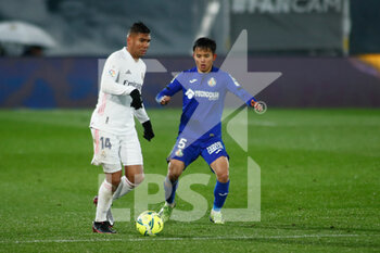 2021-02-09 - Carlos Henrique Casemiro of Real Madrid and Takefusa Kubo of Getafe in action during the Spanish championship La Liga football match between Real Madrid and Getafe CF on february 9, 2021 at Ciudad Deportiva Real Madrid in Valdebebas near Madrid, Spain - Photo Oscar J Barroso / Spain DPPI / DPPI - REAL MADRID AND GETAFE CF - SPANISH LA LIGA - SOCCER