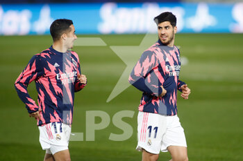 2021-03-01 - Marco Asensio and Lucas Vazquez of Real Madrid warm up during the Spanish championship La Liga football match between Real Madrid and Real Sociedad on March 1, 2021 at Alfredo Di Stefano stadium in Valdebebas near Madrid, Spain - Photo Oscar J Barroso / Spain DPPI / DPPI - REAL MADRID AND REAL SOCIEDAD - SPANISH LA LIGA - SOCCER