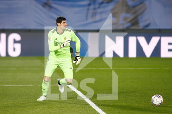 2021-03-01 - Thibaut Courtois of Real Madrid during the Spanish championship La Liga football match between Real Madrid and Real Sociedad on March 1, 2021 at Alfredo Di Stefano stadium in Valdebebas near Madrid, Spain - Photo Oscar J Barroso / Spain DPPI / DPPI - REAL MADRID AND REAL SOCIEDAD - SPANISH LA LIGA - SOCCER