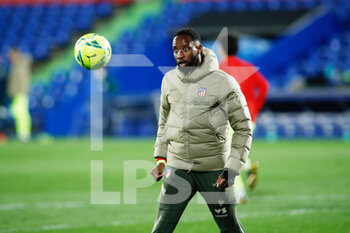 2021-03-13 - Moussa Dembele of Atletico de Madrid warms up during the Spanish championship La Liga football match between Getafe and Atletico de Madrid on March 13, 2021 at Coliseum Alfonso Perez stadium in Getafe, Madrid, Spain - Photo Oscar J Barroso / Spain DPPI / DPPI - GETAFE AND ATLETICO DE MADRID - SPANISH LA LIGA - SOCCER