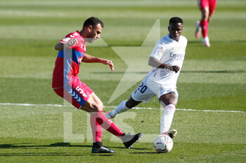 2021-03-13 - Gonzalo Verdu of Elche and Vinicius Junior of Real Madrid during the Spanish championship La Liga football match between Real Madrid and Elche on March 13, 2021 at Alfredo di Stefano stadium in Valdebebas, Madrid, Spain - Photo Oscar J Barroso / Spain DPPI / DPPI - REAL MADRID AND ELCHE - SPANISH LA LIGA - SOCCER