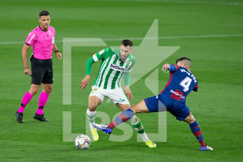 2021-03-19 - Borja Iglesias of Real Betis and Rober Pier of Levante during the Spanish championship La Liga football match between Real Betis Balompie and Levante Union Deportiva on March 19, 2021 at Benito Villamarin Stadium in Sevilla, Spain - Photo Joaquin Corchero / Spain DPPI / DPPI - REAL BETIS BALOMPIE AND LEVANTE UNION DEPORTIVA - SPANISH LA LIGA - SOCCER