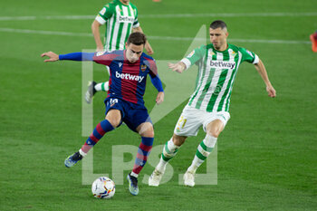2021-03-19 - Jorge de Frutos of Levante and Guido Rodriguez of Real Betis during the Spanish championship La Liga football match between Real Betis Balompie and Levante Union Deportiva on March 19, 2021 at Benito Villamarin Stadium in Sevilla, Spain - Photo Joaquin Corchero / Spain DPPI / DPPI - REAL BETIS BALOMPIE AND LEVANTE UNION DEPORTIVA - SPANISH LA LIGA - SOCCER