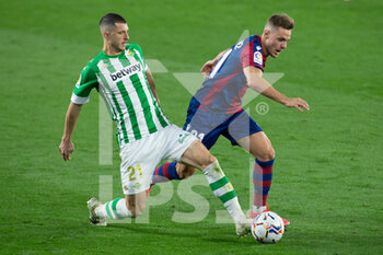 2021-03-19 - Guido Rodriguez of Real Betis and Dani Gomez of Levante during the Spanish championship La Liga football match between Real Betis Balompie and Levante Union Deportiva on March 19, 2021 at Benito Villamarin Stadium in Sevilla, Spain - Photo Joaquin Corchero / Spain DPPI / DPPI - REAL BETIS BALOMPIE AND LEVANTE UNION DEPORTIVA - SPANISH LA LIGA - SOCCER