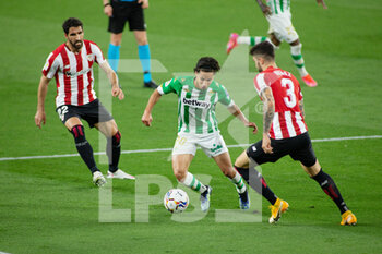2021-04-21 - Diego Lainez of Real Betis and Unai Nunez of Athletic Club during the Spanish championship La Liga football match between Real Betis Balompie and Athletic Club Bilbao on April 21, 2021 at Benito Villamarin Stadium in Sevilla, Spain - Photo Joaquin Corchero / Spain DPPI / DPPI - REAL BETIS BALOMPIE VS ATHLETIC CLUB BILBAO - SPANISH LA LIGA - SOCCER