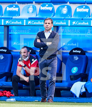 2021-05-08 - Javier Calleja, head coach of Deportivo Alaves during the Spanish championship La Liga football match between Deportivo Alaves and Levante UD on May 8, 2021 at Mendizorroza stadium in Vitoria, Spain - Photo Inigo Larreina / Spain DPPI / DPPI - DEPORTIVO ALAVES VS LEVANTE UD - SPANISH LA LIGA - SOCCER