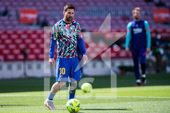 2021-05-08 - Lionel Messi of FC Barcelona warms up before the Spanish championship La Liga football match between FC Barcelona and Atletico de Madrid on May 8, 2021 at Camp Nou Stadium in Barcelona, Spain - Photo Marc Gonzalez Aloma / Spain DPPI / DPPI - FC BARCELONA VS ATLETICO DE MADRID - SPANISH LA LIGA - SOCCER