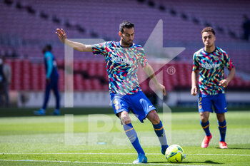 2021-05-08 - Sergio Busquets of FC Barcelona warms up before the Spanish championship La Liga football match between FC Barcelona and Atletico de Madrid on May 8, 2021 at Camp Nou Stadium in Barcelona, Spain - Photo Marc Gonzalez Aloma / Spain DPPI / DPPI - FC BARCELONA VS ATLETICO DE MADRID - SPANISH LA LIGA - SOCCER