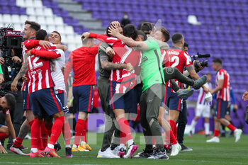 2021-05-22 - Players of Atletico de Madrid celebrate at the final whistle the Spanish championship title during the Spanish championship La Liga football match between Real Valladolid and Atletico de Madrid on May 21, 2021 at Jose Zorrilla stadium in Valladolid, Spain - Photo Irina R Hipolito / Spain DPPI / DPPI - REAL VALLADOLID VS ATLETICO DE MADRID - SPANISH LA LIGA - SOCCER