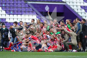 2021-05-22 - Players of Atletico de Madrid celebrate the Spanish championship title during the Spanish championship La Liga football match between Real Valladolid and Atletico de Madrid on May 21, 2021 at Jose Zorrilla stadium in Valladolid, Spain - Photo Irina R Hipolito / Spain DPPI / DPPI - REAL VALLADOLID VS ATLETICO DE MADRID - SPANISH LA LIGA - SOCCER
