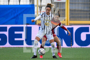 2021-01-06 - Martina Rosucci (Juventus) marcata da Elisa Bartoli (Roma) - SEMIFINALE - JUVENTUS VS ROMA - WOMEN SUPERCOPPA - SOCCER
