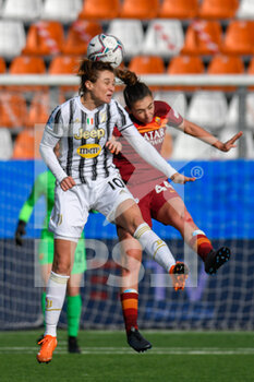 2021-01-06 - Cristiana Girelli (Juventus) in duello aereo con Tecla Pettenuzzo (Roma) - SEMIFINALE - JUVENTUS VS ROMA - WOMEN SUPERCOPPA - SOCCER
