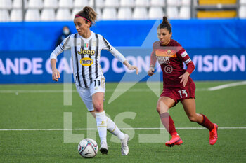 2021-01-06 - Barbara Bonansea (Juventus) inseguita da Elisa Bartoli (Roma) - SEMIFINALE - JUVENTUS VS ROMA - WOMEN SUPERCOPPA - SOCCER