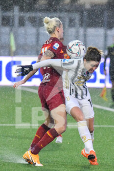 2021-01-06 - Cristiana Girelli (Juventus) prende fallo da Kaja Erzen (Roma) - SEMIFINALE - JUVENTUS VS ROMA - WOMEN SUPERCOPPA - SOCCER
