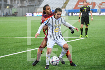 2021-01-06 - Annahita Zamanian (Juventus) contrastata da Allyson Swaby (Roma) - SEMIFINALE - JUVENTUS VS ROMA - WOMEN SUPERCOPPA - SOCCER
