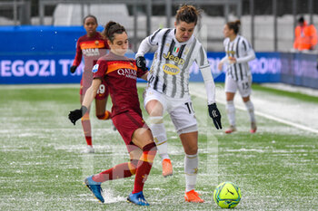 2021-01-06 - Cristiana Girelli (Juventus) contrastata da Angelica Soffia (Roma) - SEMIFINALE - JUVENTUS VS ROMA - WOMEN SUPERCOPPA - SOCCER