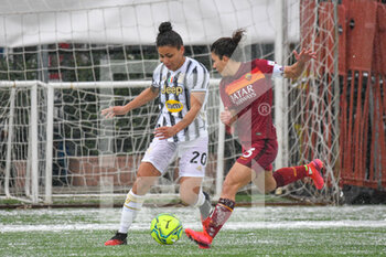 2021-01-06 - Maria Aparecida Souza Alves (Juventus) prova a superare Elisa Bartoli (Roma) - SEMIFINALE - JUVENTUS VS ROMA - WOMEN SUPERCOPPA - SOCCER