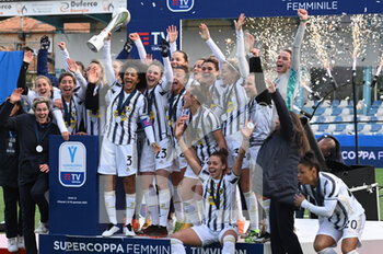 2021-01-10 - Happiness of the players of Juventus for the victory of the cup - FINALE - JUVENTUS VS FIORENTINA FEMMINILE - WOMEN SUPERCOPPA - SOCCER