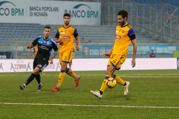 2018-12-05 - Alberto Masi in copertura della palla - NOVARA VS PISA - ITALIAN CUP - SOCCER