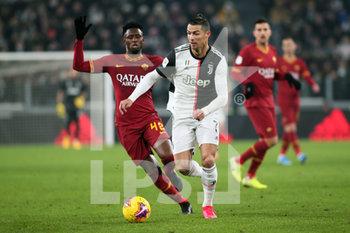 2020-01-22 - Cristiano Ronaldo (Juventus) contrastato da Amadou Diawara (Roma) - JUVENTUS VS ROMA - ITALIAN CUP - SOCCER