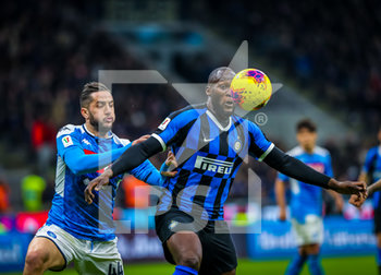 2020-02-12 - Romelu Lukaku of FC Internazionale fights for the ball against Konstantinos Manolas of SSC Napoli  - SEMIFINALI - INTER VS NAPOLI - ITALIAN CUP - SOCCER