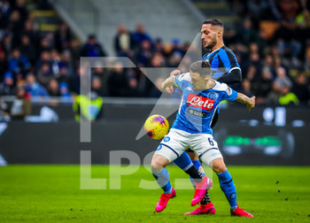 2020-02-12 - Danilo D'Ambrosio of FC Internazionale fights for the ball against Mario Rui of SSC Napoli - SEMIFINALI - INTER VS NAPOLI - ITALIAN CUP - SOCCER