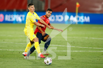 2020-09-06 - Mikel Merino of Spain and Bogdan Mykhaylichenko of Ukraine in action during the UEFA Nations League football match between Spain and Ukraine on september 06, 2020 at Alfredo Di Stefano stadium in Valdebebas near Madrid, Spain - Photo Oscar J Barroso / Spain DPPI / DPPI - SPAGNA VS UCRAINA - UEFA NATIONS LEAGUE - SOCCER
