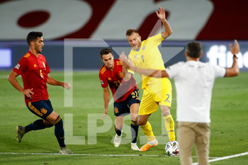 2020-09-06 - Andriy Yarmolenko of Ukraine fight for the ball with Sergio Reguilon and Mikel Merino of Spain during the UEFA Nations League football match between Spain and Ukraine on september 06, 2020 at Alfredo Di Stefano stadium in Valdebebas near Madrid, Spain - Photo Oscar J Barroso / Spain DPPI / DPPI - SPAGNA VS UCRAINA - UEFA NATIONS LEAGUE - SOCCER