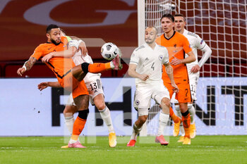 2020-11-15 - Memphis Depay of the Netherlands, Gojko Cimirot of Bosnia and Herzegovina during the UEFA Nations League football match between Netherlands and Bosnia and Herzegovina on november 15, 2020 at Johan Cruijff Arena in Amsterdam, Netherlands - Photo Marcel ter Bals / Orange Pictures / DPPI - NETHERLANDS VS BOSNIA AND HERZEGOVINA - UEFA NATIONS LEAGUE - SOCCER