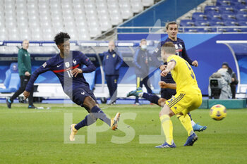 2020-11-17 - Kingsley Coman (FRA) kicked the ball and gonna scored against Pierre Bengtsson (SWE), Antoine Griezmann (FRA) at the left side of Kingsley Coman (FRA) during the UEFA Nations League football match between France and Sweden on November 17, 2020 at Stade de France in Saint-Denis, France - Photo Stephane Allaman / DPPI - FRANCE VS SWEDEN - UEFA NATIONS LEAGUE - SOCCER