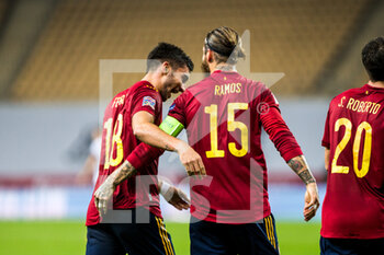 2020-11-17 - Ferran Torres of Spain celebrates a goal with Sergio Ramos during the UEFA Nations league football match between Spain and Germany on November 17, 2020 at the la Cartuja Stadium in Sevilla, Spain - Photo Joaquin Corchero / Spain DPPI / DPPI - SPAIN VS GERMANY - UEFA NATIONS LEAGUE - SOCCER
