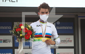 27/09/2020 - Podium Julian Alaphilippe of France, winner during the 2020 UCI World Road Championships, Men Elite Road Race, on September 27, 2020 at Autodromo Enzo and Dino Ferrari in Imola, Italy - Photo Laurent Lairys / DPPI - 2020 UCI WORLD ROAD CHAMPIONSHIPS, MEN ELITE - STRADA - CICLISMO