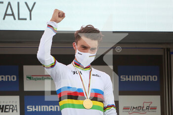 27/09/2020 - Podium Julian Alaphilippe of France, winner during the 2020 UCI World Road Championships, Men Elite Road Race, on September 27, 2020 at Autodromo Enzo and Dino Ferrari in Imola, Italy - Photo Laurent Lairys / DPPI - 2020 UCI WORLD ROAD CHAMPIONSHIPS, MEN ELITE - STRADA - CICLISMO
