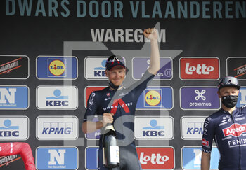 31/03/2021 - Dylan Van Baarle of Netherlands and Ineos Grenadiers celebrates during the podium ceremony winning the 75th Dwars Door Vlanderen 2021 - A Travers La Flandre 2021, an UCI cycling race between Roeselare and Waregem (184 Km) on March 31, 2021 in Waregem, Belgium - Photo Jean Catuffe / DPPI - 75TH DWARS DOOR VLANDEREN 2021 - A TRAVERS LA FLANDRE 2021 - STRADA - CICLISMO
