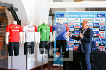 10/06/2021 - Moreno Argentin presenta le maglie dell'AIR Adriatica Ionica Race - PRESENTAZIONE ADRIATICA IONICA RACE - STRADA - CICLISMO