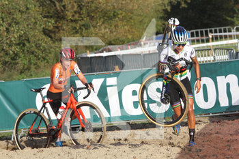 2020-11-07 - Ceylin del Carmen Alvarado and Annemarie Worst (NED) during the 2020 UEC Cyclo-Cross European Championships, Women Elite, on november 7, 2020 in Rosmalen, The Netherlands - Photo Orange Pictures / DPPI - 2020 UEC CYCLO-CROSS EUROPEAN CHAMPIONSHIPS, MEN UNDER 23 - CYCLOCROSS - CYCLING