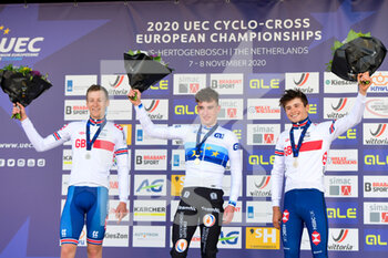 2020-11-07 - Podium Thomas Mein (GBR) 2nd Place, Ryan Kamp (NED) Winner, Cameron Mason (GBR) 3rd place during the 2020 UEC Cyclo-Cross European Championships, Men Under 23, on november 7, 2020 in Rosmalen, The Netherlands - Photo Orange Pictures / DPPI - 2020 UEC CYCLO-CROSS EUROPEAN CHAMPIONSHIPS, MEN UNDER 23 - CYCLOCROSS - CYCLING