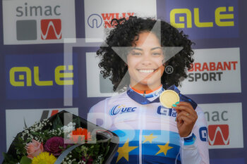 2020-11-07 - Podium Ceylin del Carmen Alvarado (NED) Winner during the 2020 UEC Cyclo-Cross European Championships, Women Elite, on november 7, 2020 in Rosmalen, The Netherlands - Photo Orange Pictures / DPPI - 2020 UEC CYCLO-CROSS EUROPEAN CHAMPIONSHIPS, MEN UNDER 23 - CYCLOCROSS - CYCLING