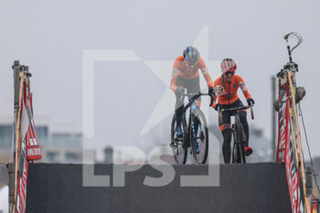 2021-01-30 - Lucinda Brand and Denise Betsema from Netherlands during the 2021 UCI Cyclo-Cross World Championships, Women Elite, on January 30, 2021 in Oostende, Belgium - Photo Fabien Boukla / DPPI - 2021 UCI CYCLO-CROSS WORLD CHAMPIONSHIPS, WOMEN ELITE - CYCLOCROSS - CYCLING