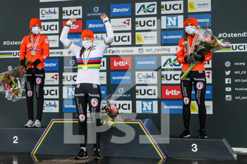 2021-01-30 - Annemarie Worst, Lucinda Brand and Denise Betsema from Netherlands during the 2021 UCI Cyclo-Cross World Championships, Women Elite, on January 30, 2021 in Oostende, Belgium - Photo Fabien Boukla / DPPI - 2021 UCI CYCLO-CROSS WORLD CHAMPIONSHIPS, WOMEN ELITE - CYCLOCROSS - CYCLING