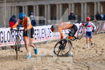 2021-01-31 - Aniek Van Alphen and Fem Van Empel from Netherlands during the 2021 UCI Cyclo-Cross World Championships, Women Under 23, on January 31, 2021 in Oostende, Belgium - Photo Fabien Boukla / DPPI - 2021 UCI CYCLO-CROSS WORLD CHAMPIONSHIPS, WOMEN UNDER 23 - CYCLOCROSS - CYCLING