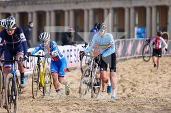 2021-01-31 - Tereza Svihalkova from Czech Republic and Julie De Wilde from Belgium during the 2021 UCI Cyclo-Cross World Championships, Women Under 23, on January 31, 2021 in Oostende, Belgium - Photo Fabien Boukla / DPPI - 2021 UCI CYCLO-CROSS WORLD CHAMPIONSHIPS, WOMEN UNDER 23 - CYCLOCROSS - CYCLING