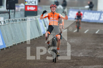 2021-01-31 - Fem Van Empel from Netherlands during the 2021 UCI Cyclo-Cross World Championships, Women Under 23, on January 31, 2021 in Oostende, Belgium - Photo Fabien Boukla / DPPI - 2021 UCI CYCLO-CROSS WORLD CHAMPIONSHIPS, WOMEN UNDER 23 - CYCLOCROSS - CYCLING