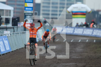 2021-01-31 - Fem Van Empel from Netherlands during the 2021 UCI Cyclo-Cross World Championships, Women Under 23, on January 31, 2021 in Oostende, Belgium - Photo Fabien Boukla / DPPI - 2021 UCI CYCLO-CROSS WORLD CHAMPIONSHIPS, WOMEN UNDER 23 - CYCLOCROSS - CYCLING
